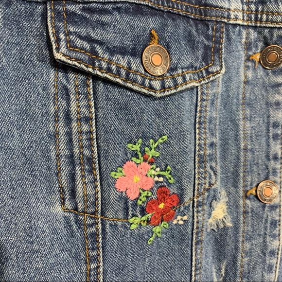 WAX JEAN. DENIM JACKET. FLORAL EMBROIDERY. 100% COTTON. MEDIUM WASH. SZ MEDIUM - Picture 6 of 11